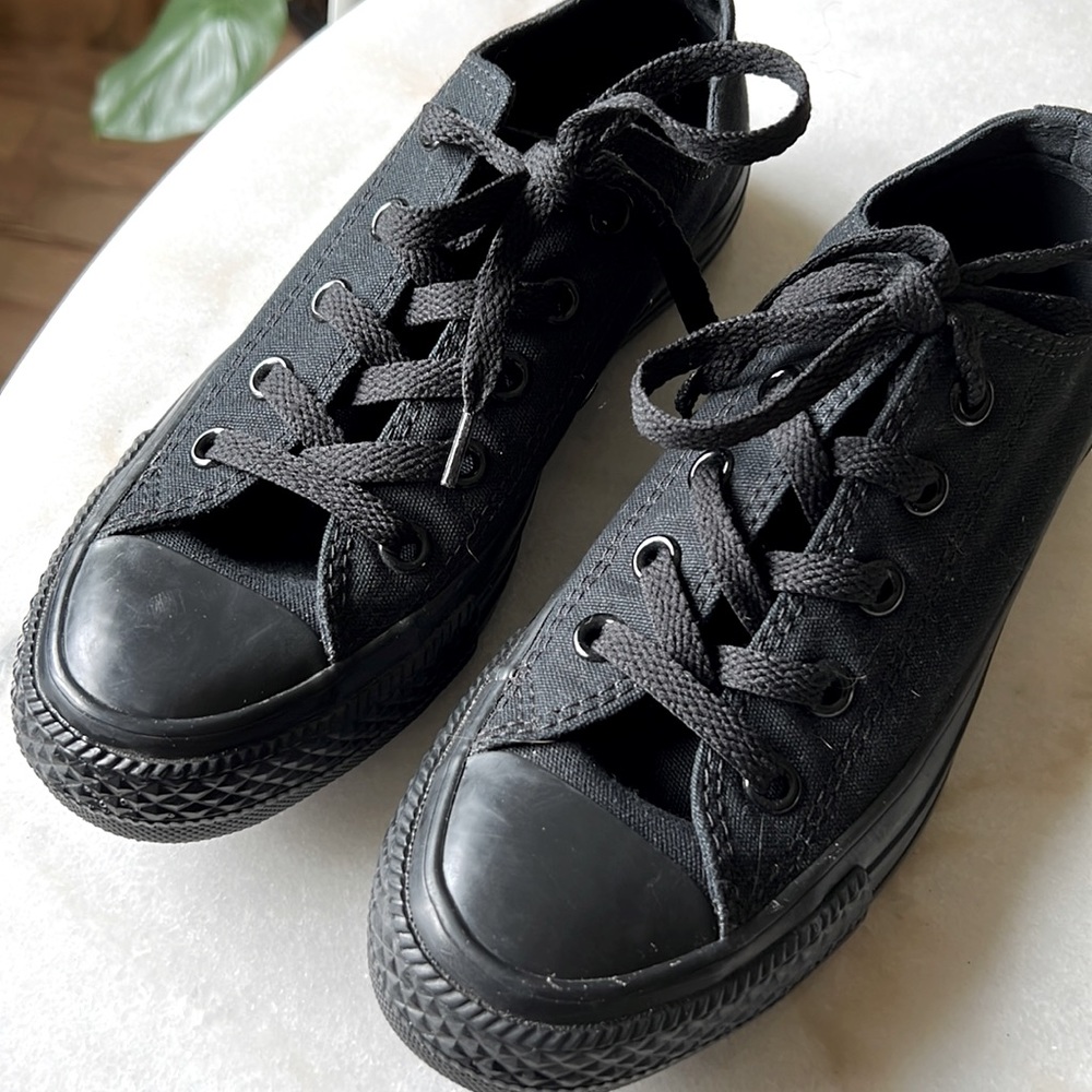 Canvas Upper Is Lightweight And Durable.